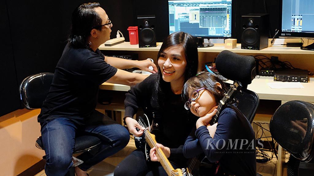https://assetd.kompas.id/iWkb41qv8m6p46MYsJE3P0CTp5I=/1024x576/filters:watermark(https://cdn-content.kompas.id/umum/kompas_main_logo.png,-16p,-13p,0)/https%3A%2F%2Fkompas.id%2Fwp-content%2Fuploads%2F2020%2F02%2F20200208H15_MUSIK-1_web_87118228_1581172098.jpg