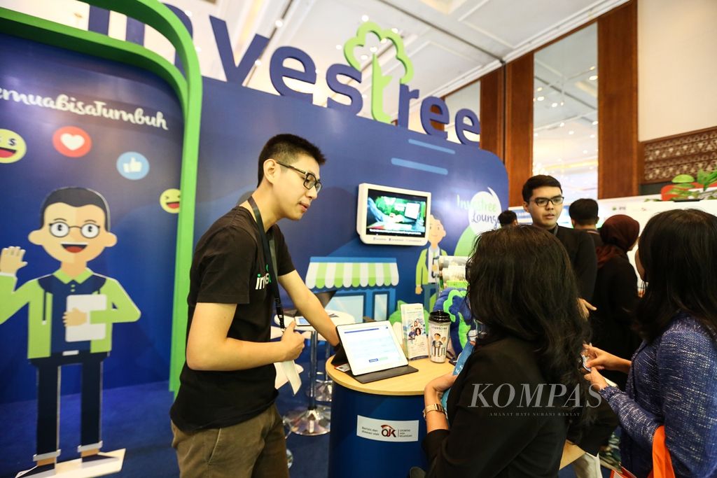 Perusahaan rintisan teknologi finansial peminjaman antarpihak (<i>peer to peer lending</i>) Investree ambil bagian dalam Indonesia Fintech Summit Expo 2019 di Jakarta Convention Center, Jakarta Pusat, Senin (23/9/2019). 