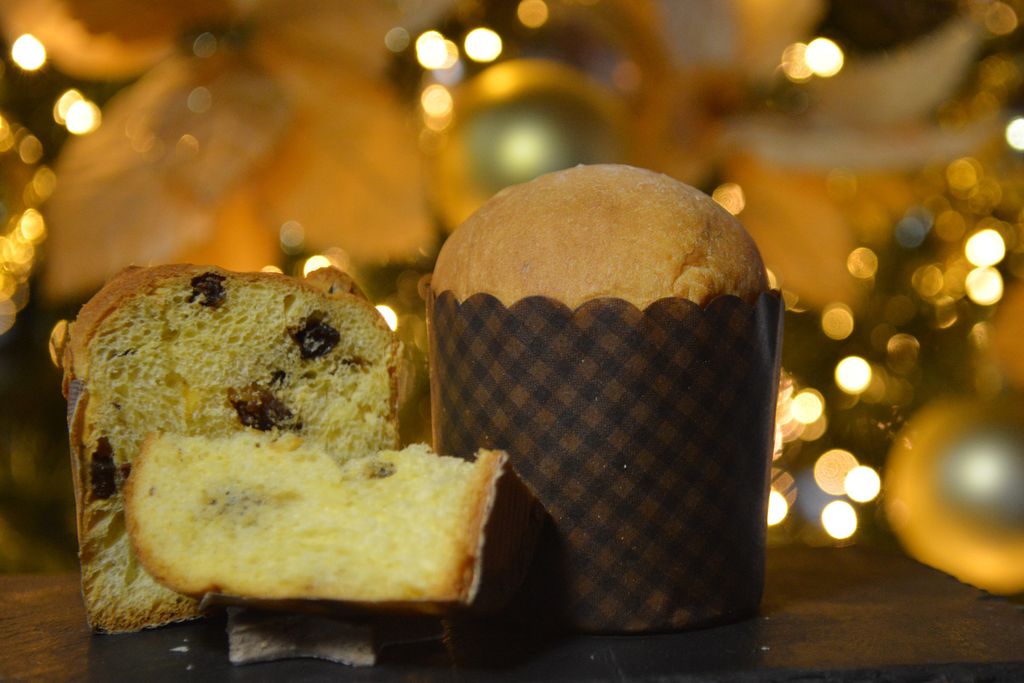 <i>Panettone</i> menjadi salah satu kue khas Natal di Hotel Gran Melia, Setiabudi, Jakarta Selatan, Rabu (21/12/2022). Kue khas Natal ini biasa dijual dalam bentuk hamper.