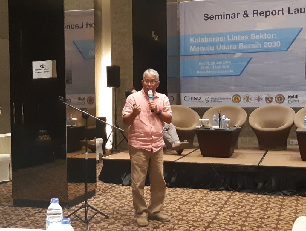 Budi Haryanto menjelaskan dampak polusi udara bagi kesehatan. Masyarakat yang terpapar polusi udara dalam jangka panjang dapat menderita gangguan pernapasan, kardiovaskuler, hingga kanker.