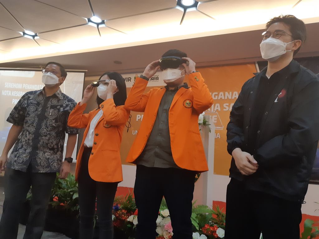 Ilustrasi. Mahasiswa Unika Atma Jaya memperagakan kuliah dengan memanfaatkan teknologi <i>metaverse</i>.