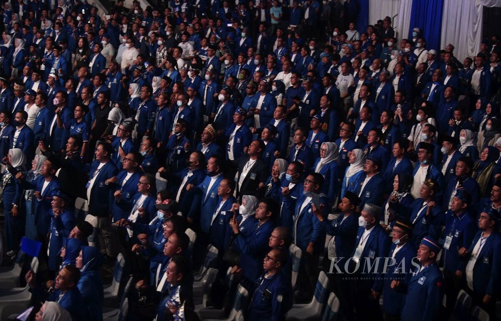 Suasana penutupan Rapat Kerja Nasional PAN di Istora Senayan, Jakarta, Sabtu (27/8/2022). Dalam agenda tersebut, PAN merekomendasikan sembilan nama calon pemimpin nasional, di antaranya Gubernur Jawa Tengah Ganjar Pranowo dan Menteri BUMN Erick Thohir.