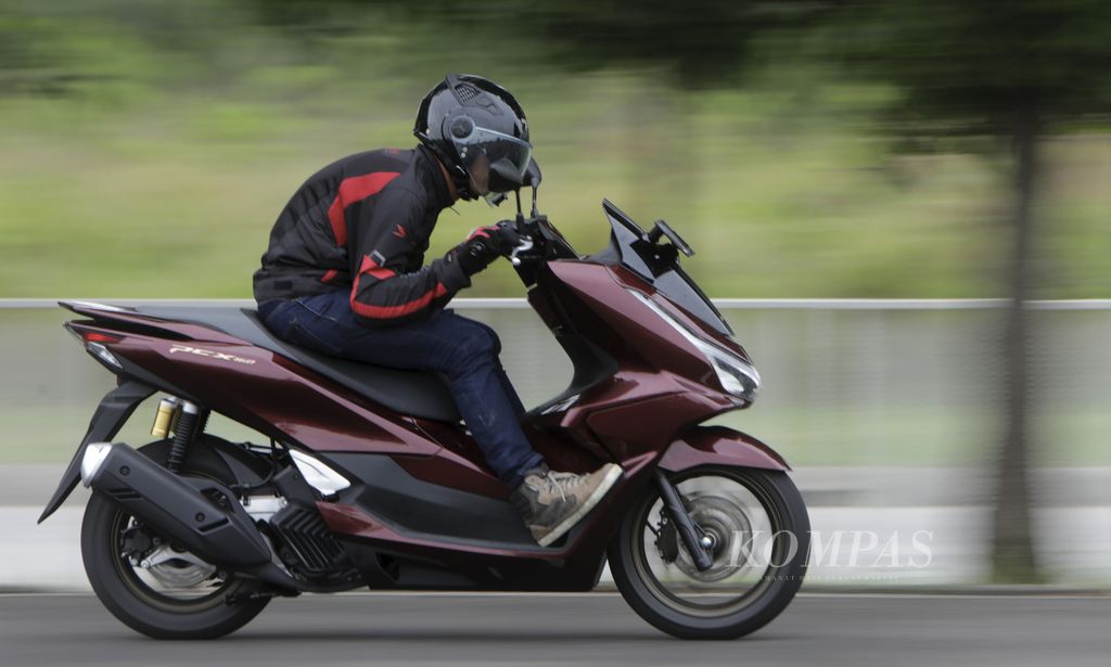Pengetesan New Honda PCX160 di AHM Safety Riding &amp; Training Center, Deltamas, Cikarang, Kabupaten Bekasi, Jawa Barat. 