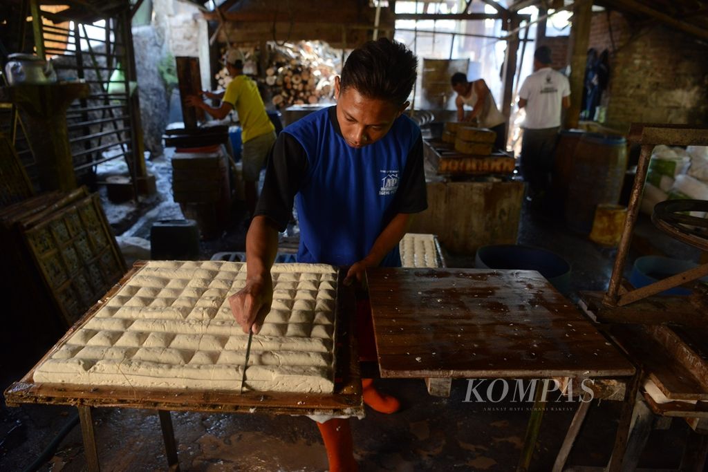 https://assetd.kompas.id/j4Gd377kAXagjAXWlLupcWFDnx4=/1024x683/filters:watermark(https://cdn-content.kompas.id/umum/kompas_main_logo.png,-16p,-13p,0)/https%3A%2F%2Fkompas.id%2Fwp-content%2Fuploads%2F2019%2F08%2F78b9781f-f92f-4a51-98e5-fb58287ab46e_jpg.jpg