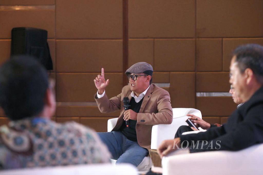 Achmad Nur Hidayat from the National Winning Team for Presidential and Vice Presidential Candidates 1 was a resource person in the <i>Kompas</i> Talk with the title &quot;Deliberation with Indonesian Palm Oil Stakeholders&quot; in Jakarta, Wednesday (17/1/2024). This <i>Kompas</i> discussion is an opportunity to exchange thoughts and ideas between the winning team for presidential and vice presidential candidates and the Indonesian palm oil community.