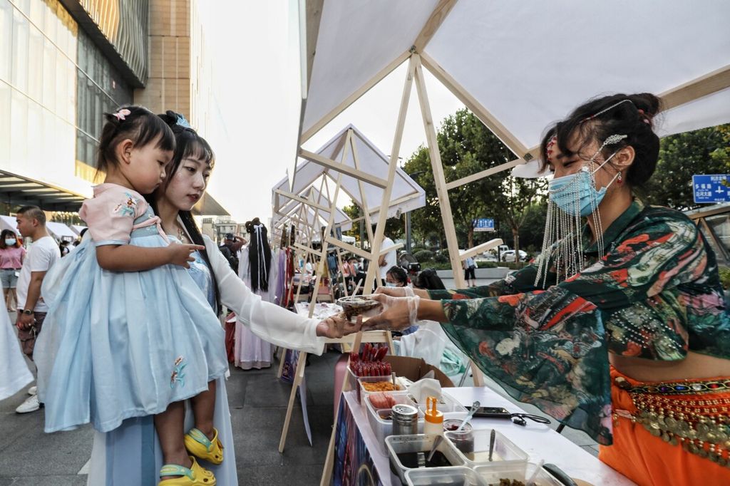 https://assetd.kompas.id/jbaowELDnrCQg5pRrf0LQ_kReYo=/1024x682/https%3A%2F%2Fkompas.id%2Fwp-content%2Fuploads%2F2020%2F09%2FCHINA-ECONOMY_91479444_1598973189.jpg
