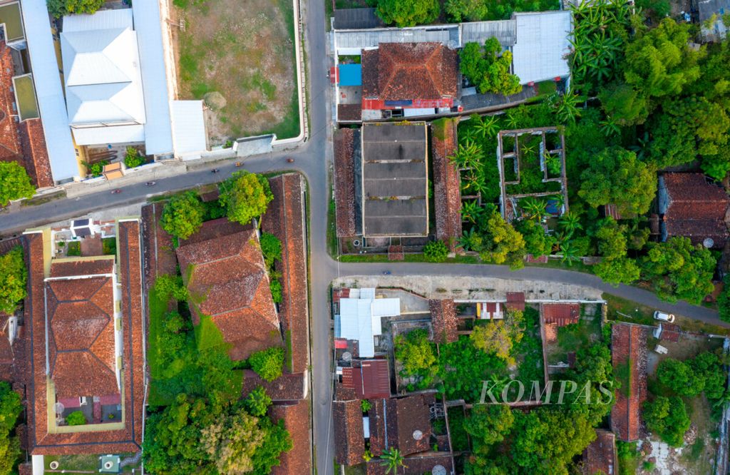 https://assetd.kompas.id/jm4x4nOpt7YKF657J6oPH4lfOT4=/1024x666/filters:watermark(https://cdn-content.kompas.id/umum/kompas_main_logo.png,-16p,-13p,0)/https%3A%2F%2Fkompas.id%2Fwp-content%2Fuploads%2F2021%2F05%2F20210527WEN-Stori-Lasem8_1622103522.jpg