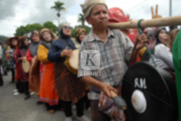 Prosesi adat "Naheik Pamau"