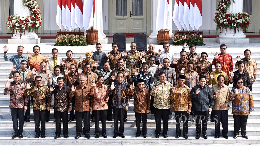 https://assetd.kompas.id/jwgg5riHXzhClzt_RcYqT9FwCBw=/1024x576/filters:watermark(https://cdn-content.kompas.id/umum/kompas_main_logo.png,-16p,-13p,0)/https%3A%2F%2Fkompas.id%2Fwp-content%2Fuploads%2F2019%2F10%2FSusunan-Kabinet-Indonesia-Maju_84429466_1572288697.jpg