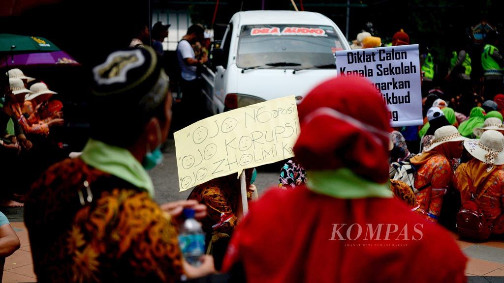 https://assetd.kompas.id/jy2pecO14DOm3ngnUyXh7f2Z5ls=/1024x576/filters:watermark(https://cdn-content.kompas.id/umum/kompas_main_logo.png,-16p,-13p,0)/https%3A%2F%2Fkompas.id%2Fwp-content%2Fuploads%2F2020%2F03%2F20200304_ENGLISH-TAJUK-1_B_web_1583332527.jpg