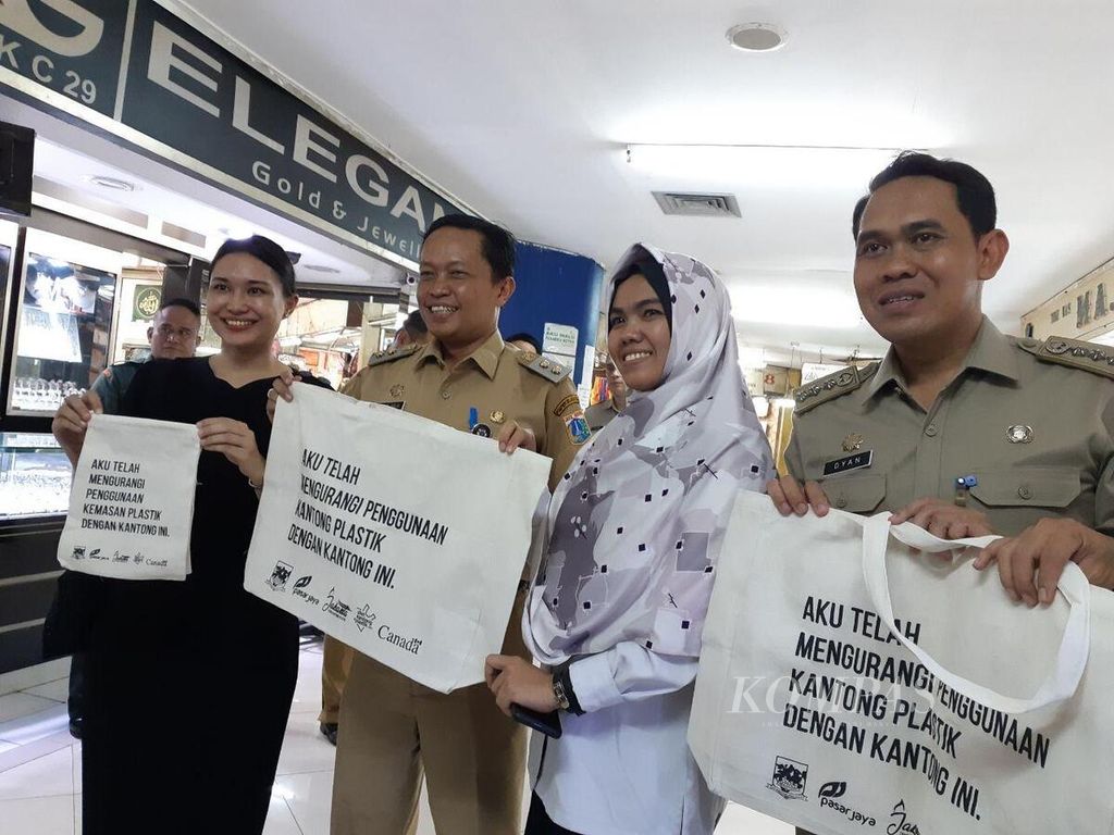 https://assetd.kompas.id/k2txRa_eJTJFJhtqzMEO6bYWsnQ=/1024x768/filters:watermark(https://cdn-content.kompas.id/umum/kompas_main_logo.png,-16p,-13p,0)/https%3A%2F%2Fkompas.id%2Fwp-content%2Fuploads%2F2020%2F01%2F6da1cc35-ca89-4a19-ad8d-e1449066adbd_jpg.jpg