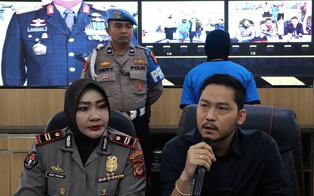 Kepala Satuan Reserse Kriminal Kepolisian Resor Bogor Ajun Komisaris Yohanes Redhoi Sigiro memberikan keterangan pengungkapan perdagangan satwa liar dan dilindungi, Kamis (16/2/2023).