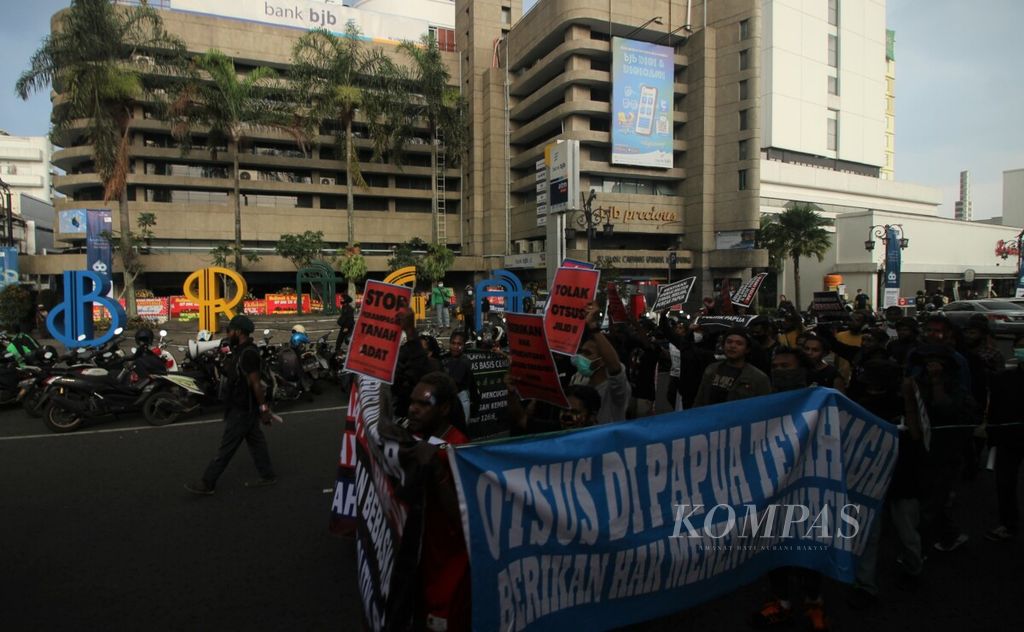 https://assetd.kompas.id/kB8dZvmcpaLRsP2yJUS_Tv1o1LY=/1024x632/filters:watermark(https://cdn-content.kompas.id/umum/kompas_main_logo.png,-16p,-13p,0)/https%3A%2F%2Fkompas.id%2Fwp-content%2Fuploads%2F2021%2F05%2F20210521TAM-06_1621596447.jpg