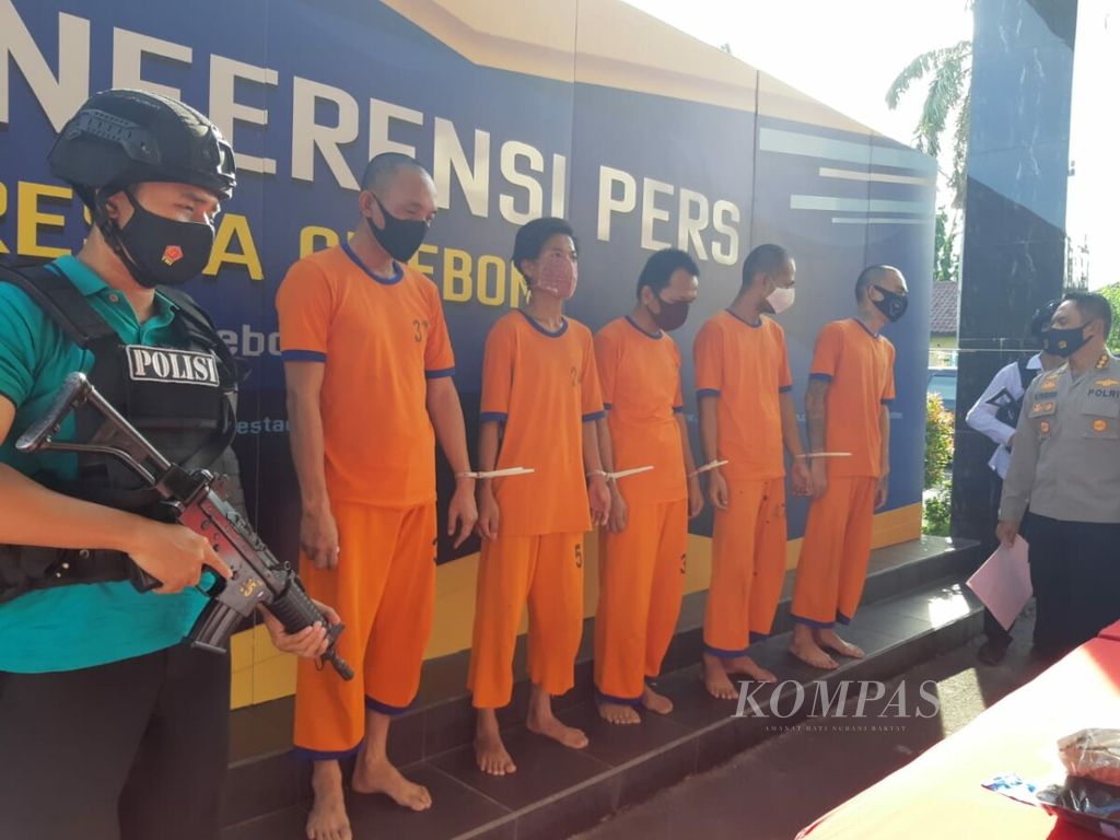 https://assetd.kompas.id/kBa9HzJzrUyOQUhydDuTxSLlRuU=/1024x768/filters:watermark(https://cdn-content.kompas.id/umum/kompas_main_logo.png,-16p,-13p,0)/https%3A%2F%2Fkompas.id%2Fwp-content%2Fuploads%2F2020%2F11%2FWhatsApp-Image-2020-11-16-at-7.00.19-PM_1605528628.jpeg