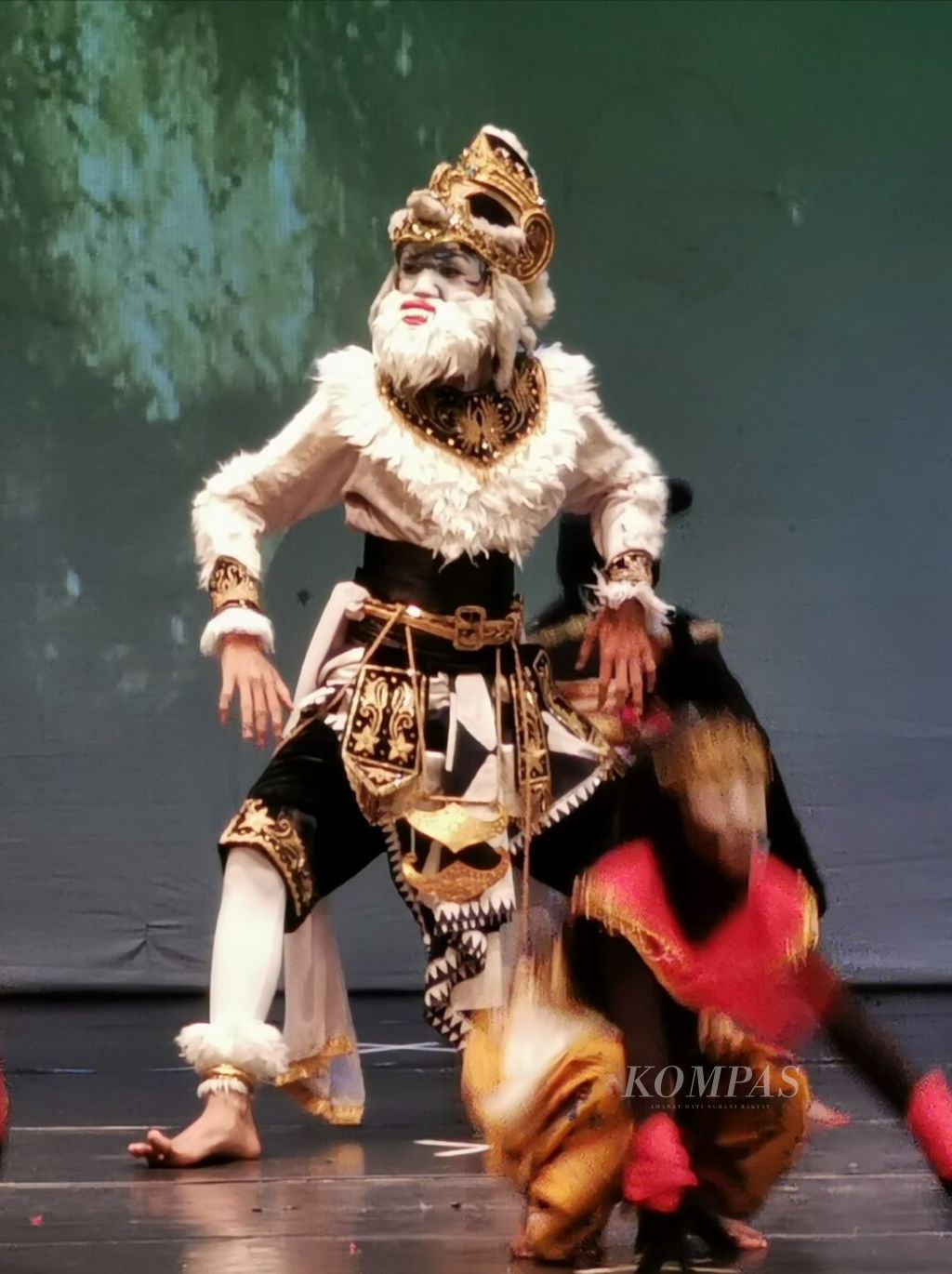 https://assetd.kompas.id/kMXLB4RMmV0cMjvozxKIHfW2VUA=/1024x1370/filters:watermark(https://cdn-content.kompas.id/umum/kompas_main_logo.png,-16p,-13p,0)/https%3A%2F%2Fkompas.id%2Fwp-content%2Fuploads%2F2019%2F12%2FHANOMAN-FBAB-19_1575632826.jpg