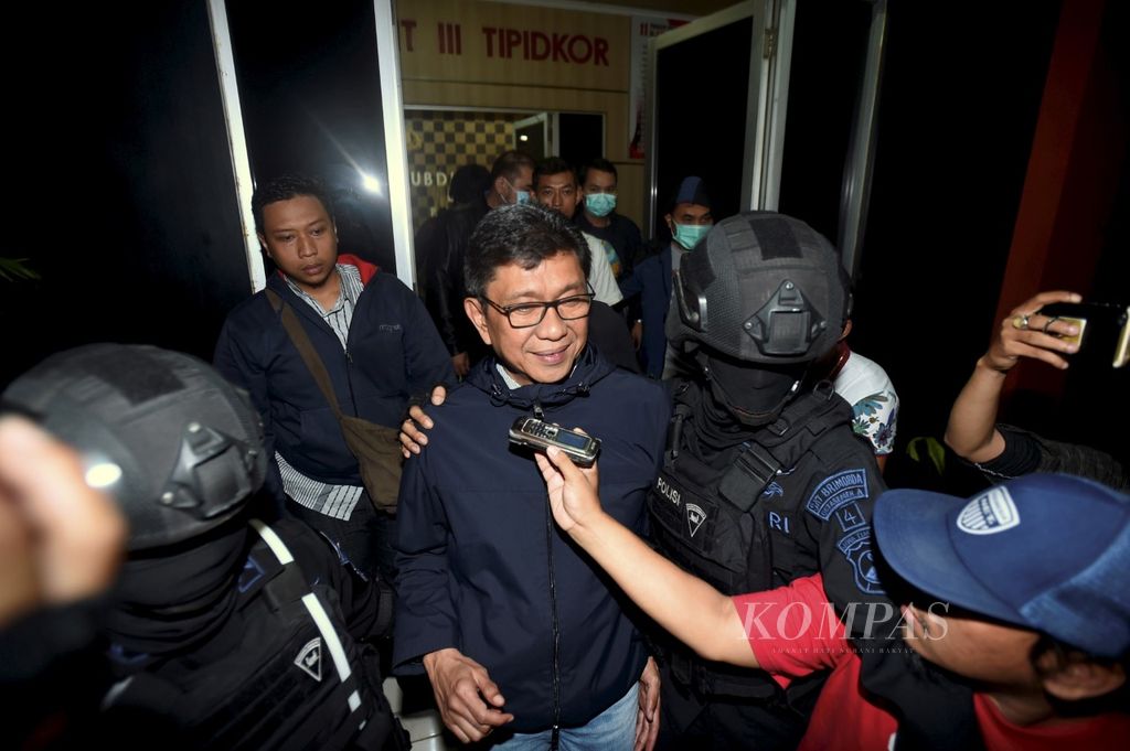 https://assetd.kompas.id/krgWSP0oPTZ2QKwavYYv-aw644Y=/1024x681/filters:watermark(https://cdn-content.kompas.id/umum/kompas_main_logo.png,-16p,-13p,0)/https%3A%2F%2Fkompas.id%2Fwp-content%2Fuploads%2F2017%2F09%2Fwali-kota-batu2.jpg