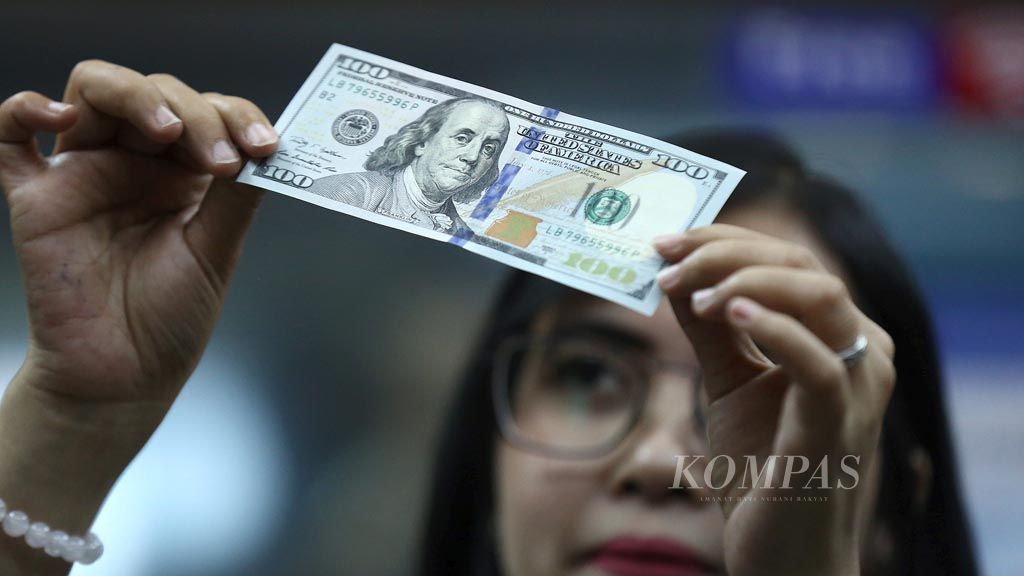 https://assetd.kompas.id/ks4A4eZyMXlkjU82IpH77XVaDdQ=/1024x576/filters:watermark(https://cdn-content.kompas.id/umum/kompas_main_logo.png,-16p,-13p,0)/https%3A%2F%2Fkompas.id%2Fwp-content%2Fuploads%2F2018%2F11%2F20181109_RUPIAH_B_web_1541756981.jpg