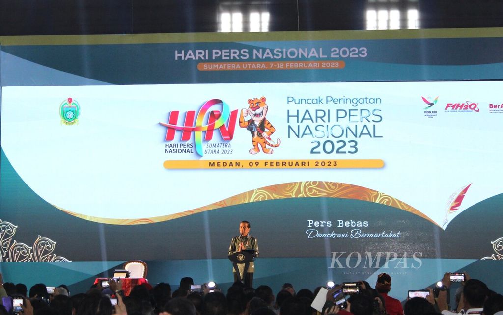 Presiden Joko Widodo menghadiri peringatan Hari Pers Nasional (HPN) di Gedung Serbaguna Pemerintah Provinsi Sumatera Utara, Deli Serdang, Sumut, Kamis (9/2/2023). Presiden menyampaikan, media arus utama sangat dibutuhkan untuk menjadi rumah penjernih informasi di era banjir informasi saat ini.