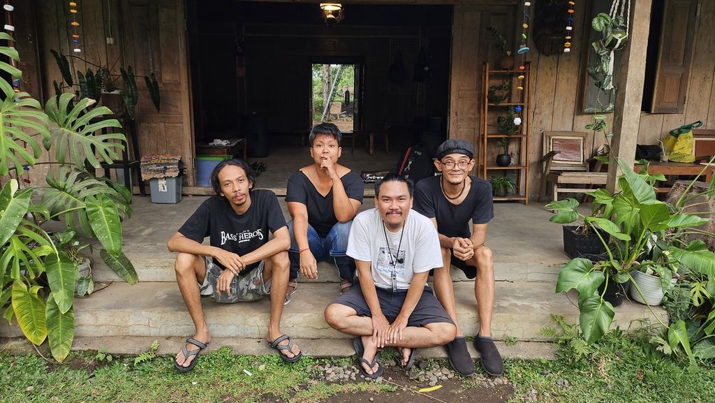Band yang berbasis di Salatiga, San.gita.