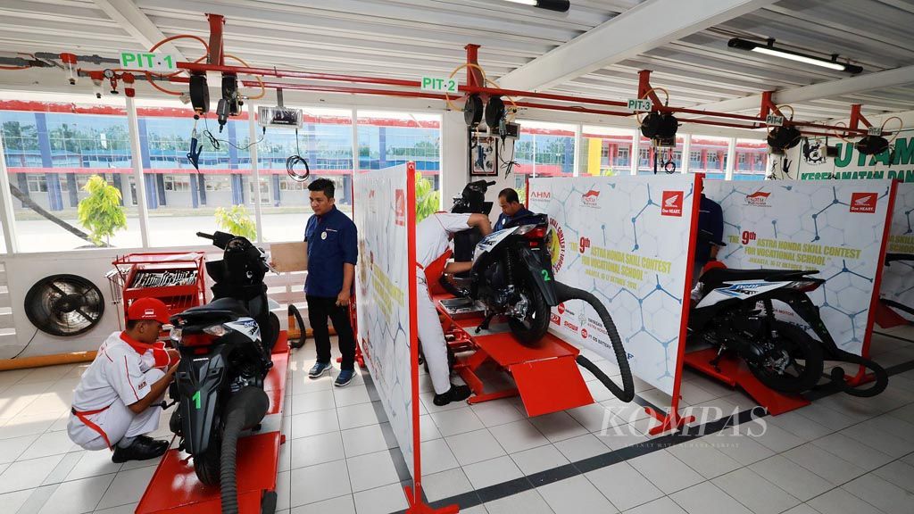 https://assetd.kompas.id/l8WrVTjCXCCa4P0gLvkyVoytmr4=/1024x576/filters:watermark(https://cdn-content.kompas.id/umum/kompas_main_logo.png,-16p,-13p,0)/https%3A%2F%2Fkompas.id%2Fwp-content%2Fuploads%2F2018%2F11%2F20181016_TEKNIK-SMK_A_web_1539688489.jpg