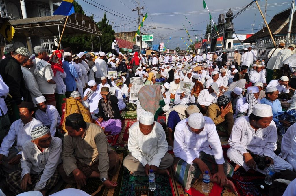 https://assetd.kompas.id/lHzgRLLybNjynfhQLtJlXslEDzQ=/1024x680/https%3A%2F%2Fkompas.id%2Fwp-content%2Fuploads%2F2020%2F11%2F20201121-Haul-Guru-Sekumpul-3_1605956783.jpg