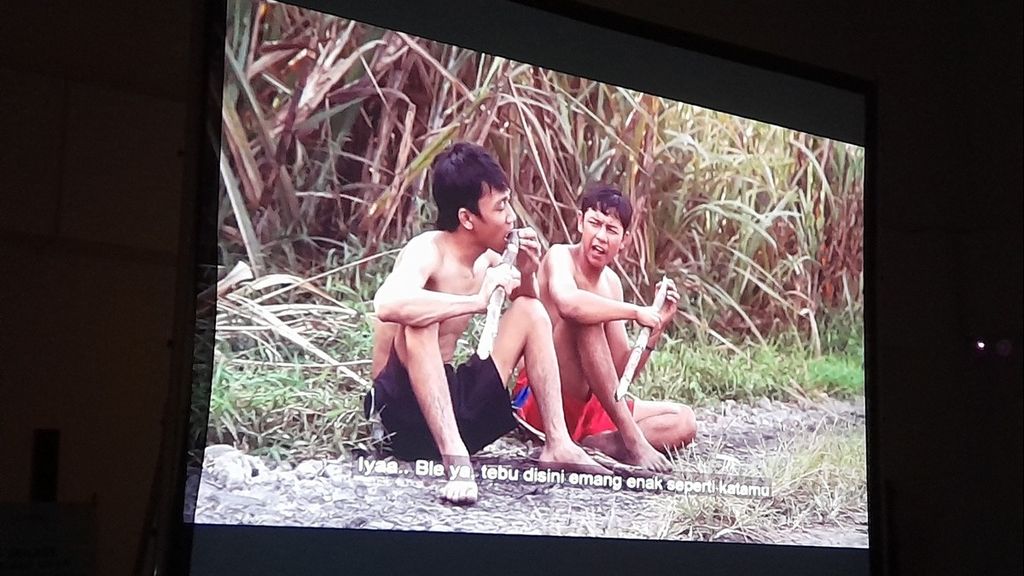 Adengan dalam film <i>Kekancan</i>, salah satu film pendek yang diputar pada acara Satu Dekade Film Malang Raya-Bertumbuh dan Berkembang, di Malang Creative Center (MCC), Malang, Jawa Timur, Minggu (19/3/2023).