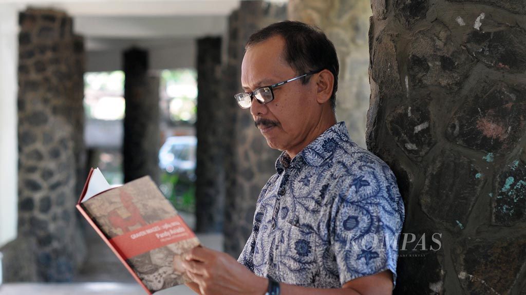 https://assetd.kompas.id/lYwQGDXjoDrb4jGeSUmjC6phE7U=/1024x576/filters:watermark(https://cdn-content.kompas.id/umum/kompas_main_logo.png,-16p,-13p,0)/https%3A%2F%2Fkompas.id%2Fwp-content%2Fuploads%2F2018%2F08%2F20180817_TOKOH_A_web.jpg