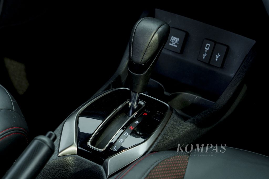 Tuas transmisi Honda WR-V.