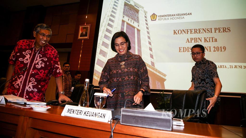 https://assetd.kompas.id/lh0Jbz1mokkUjuluXISOs20Nm0Q=/1024x576/filters:watermark(https://cdn-content.kompas.id/umum/kompas_main_logo.png,-16p,-13p,0)/https%3A%2F%2Fkompas.id%2Fwp-content%2Fuploads%2F2019%2F06%2F20190621_ENGLISH-PAJAK_B_web_1561123867.jpg