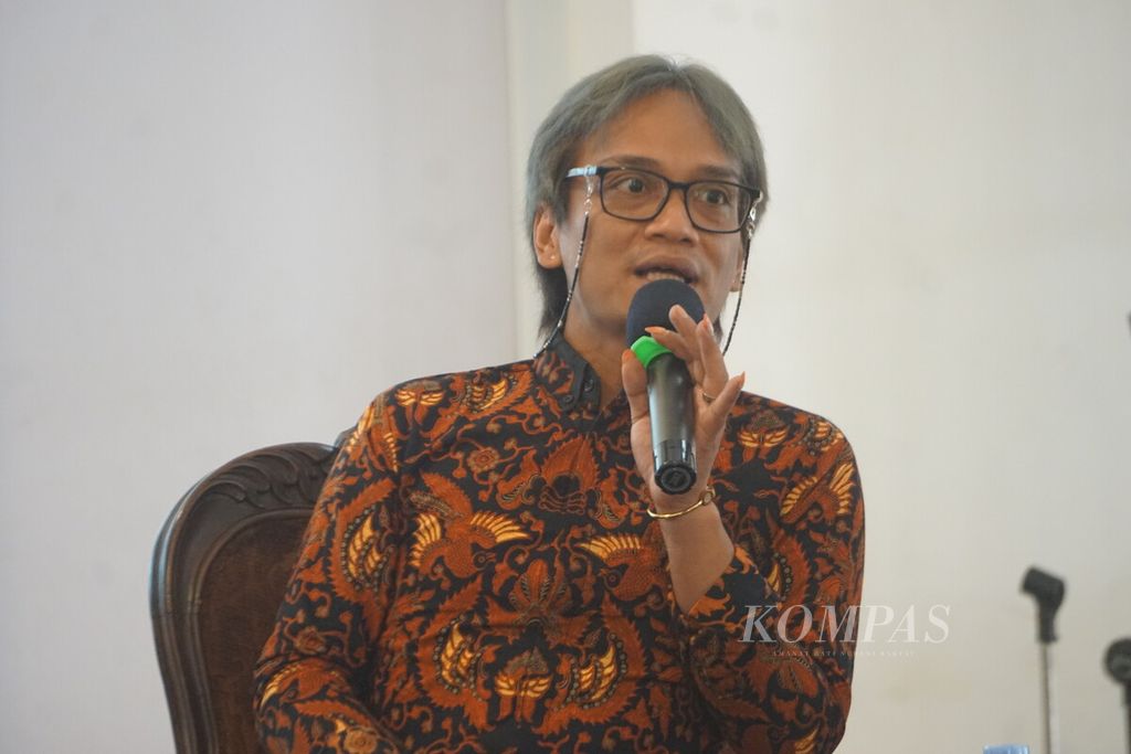 Penari lengger lanang, Rianto, di Purwokerto, Banyumas, Jawa Tengah, Kamis (12/10/2023).
