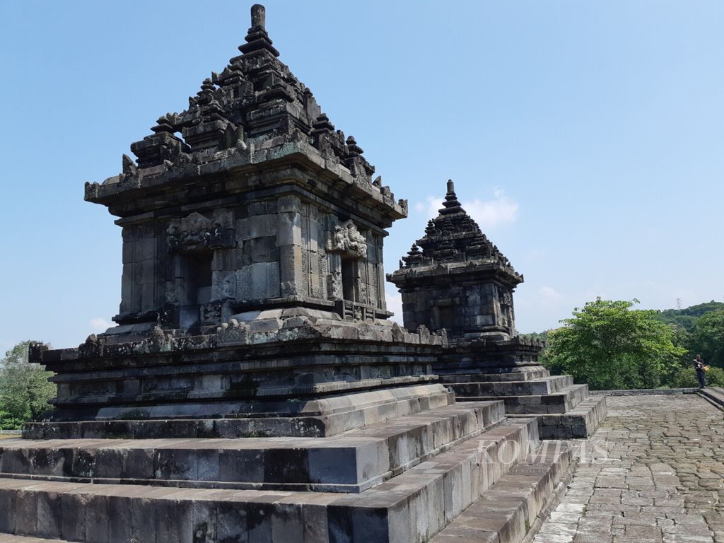 https://assetd.kompas.id/m2mS9ssLZ8zvReFtSpEhy82ovG0=/1024x768/filters:watermark(https://cdn-content.kompas.id/umum/kompas_main_logo.png,-16p,-13p,0)/https%3A%2F%2Fkompas.id%2Fwp-content%2Fuploads%2F2019%2F02%2F20190225abk-candi-barong_1551187203.jpg
