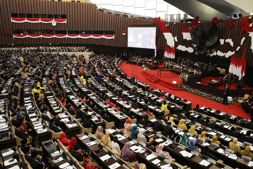 Pelantikan anggota DPR, MPR, dan DPD periode 2019-2024 dalam sidang paripurna di Gedung Kura-kura, Kompleks Parlemen, Senayan, Jakarta, Selasa (1/10/2019). 