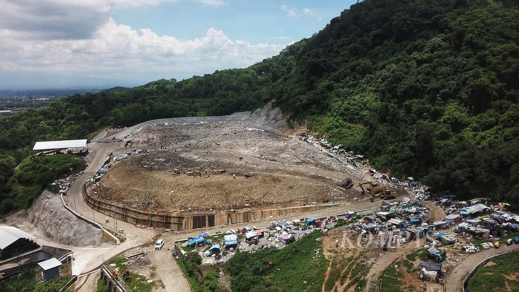Tempat Pembuangan Sampah Terpadu (TPST) Piyungan di Desa Sitimulyo, Piyungan, Bantul, DI Yogyakarta, Selasa (5/3/2024).
