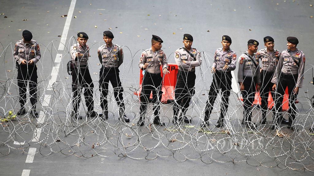 https://assetd.kompas.id/m8Zv84WU5EV6HDSN4Je_MKog8zc=/1024x576/filters:watermark(https://cdn-content.kompas.id/umum/kompas_main_logo.png,-16p,-13p,0)/https%3A%2F%2Fkompas.id%2Fwp-content%2Fuploads%2F2019%2F11%2F20191118_ENGLISH-TAJUK-1_A_web_1574087554.jpg