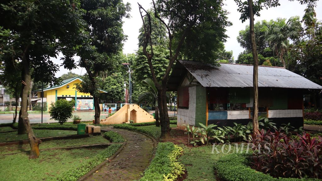Ruang terbuka hijau di Kampung Berseri Astra Rawajati, Sabtu (25/2/2023) sore.