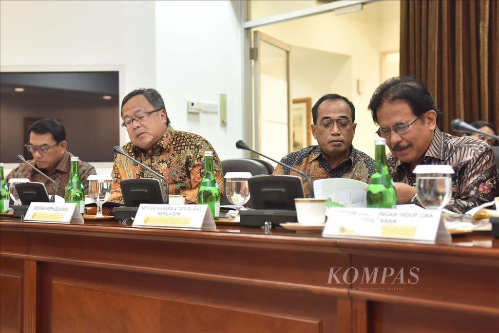 https://assetd.kompas.id/mNF3soGd7XtAzGie2tn8wKrP30I=/1024x684/filters:watermark(https://cdn-content.kompas.id/umum/kompas_main_logo.png,-16p,-13p,0)/https%3A%2F%2Fkompas.id%2Fwp-content%2Fuploads%2F2019%2F11%2Fd0c55f57-9b94-496d-a957-f13d1918e333_jpg.jpg