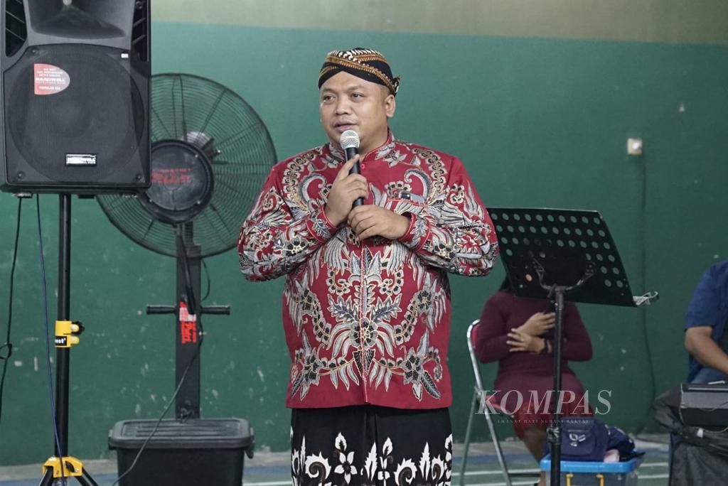 Anggota Komisi IX DPR dari Fraksi PDIP, Nabil Haroen, saat sosialisasi BPJS Jamsostek, Minggu (24/4/2022), di daerah pemilihannya di Sukoharjo.