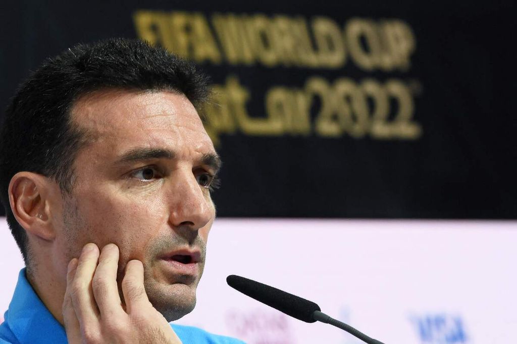 Pelatih Argentina Lionel Scaloni saat menghadiri konferensi pers di Qatar National Convention Center di Doha, Sabtu (17/12/2022) menjelang pertandingan final Piala Dunia Qatar antara Argentina dan Perancis, Minggu (18/12/2022).