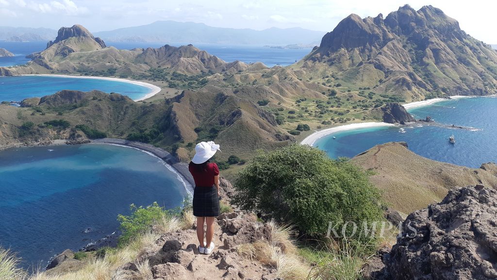 Pesona Pulau Padar di Kabupaten Manggarai Barat, NTT, Jumat (24/6/2022). Pulau tersebut dan Pulau Komodo biasanya menjadi satu paket wisata yang ditawarkan kepada wisatawan yang datang ke Labuan Bajo.