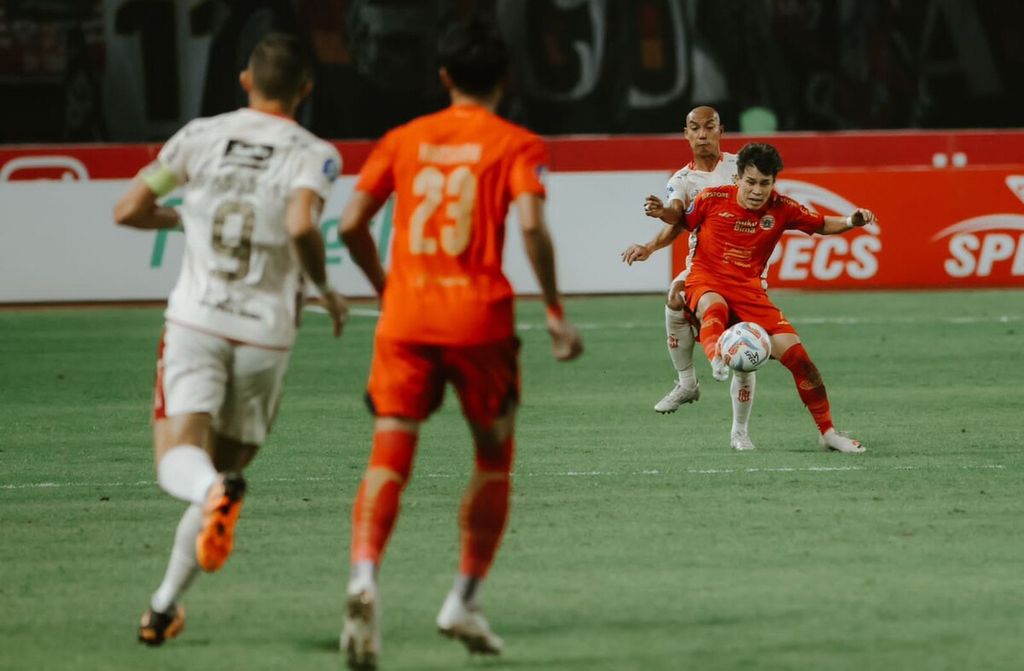 Bali United will face Persikabo 1973 in a continued match of the BRI League 1 2023/2024 at Kapten I Wayan Dipta Stadium, Gianyar, on Friday, September 29th, 2023. Bali United's documentation shows the atmosphere of the match at Patriot Candrabhaga Stadium, Bekasi, West Java, on Sunday, September 24th, 2023, which featured Bali United against Persija Jakarta.