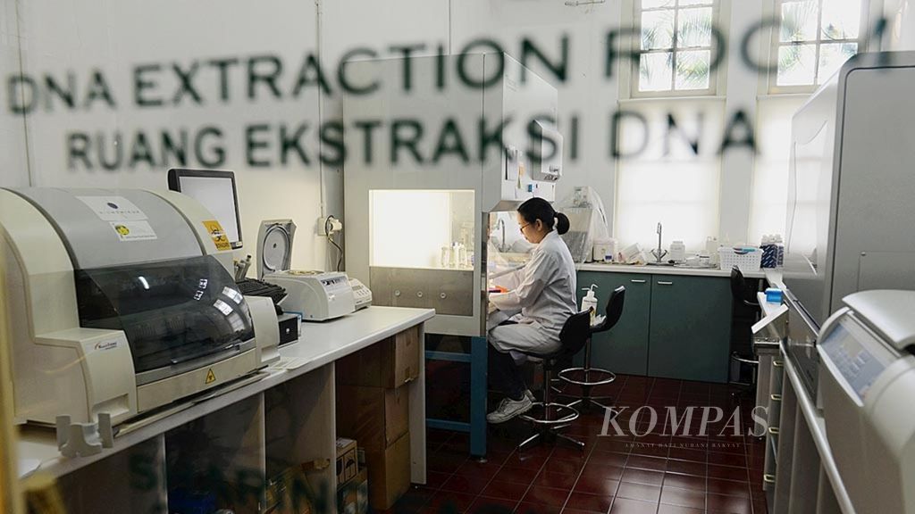 Penelitian yang dilakukan di ruang ekstrasi DNA di Lembaga Biologi Molekuler Eijkman, Jakarta, Rabu (24/5/2017).