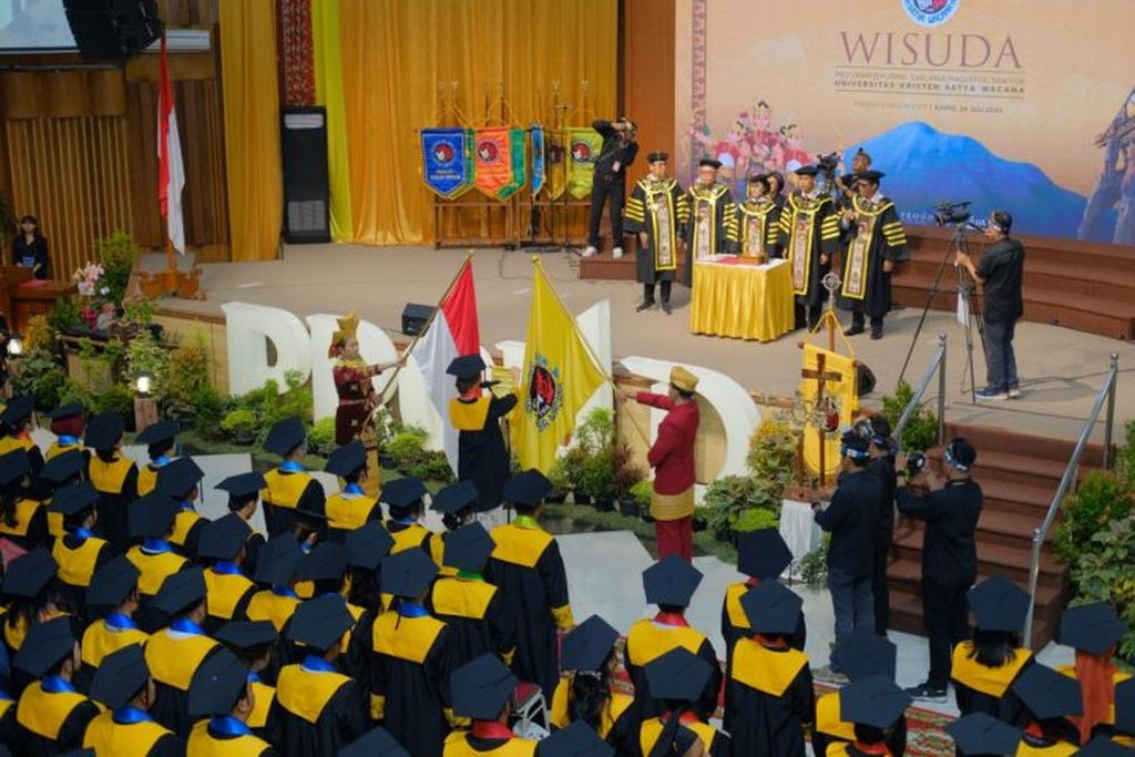 Wisuda UKSW