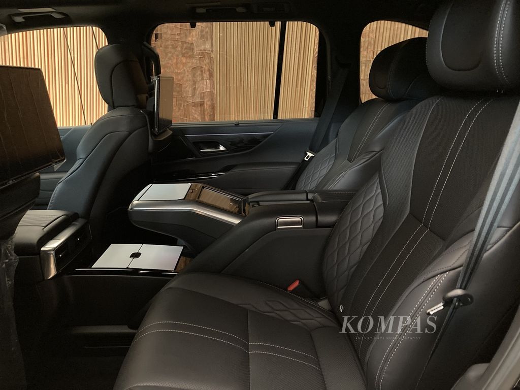 Kursi belakang pada All New Lexus LX 600 VIP di Immersion by Lexus, Menara Astra, Jakarta, Rabu (29/6/2022).