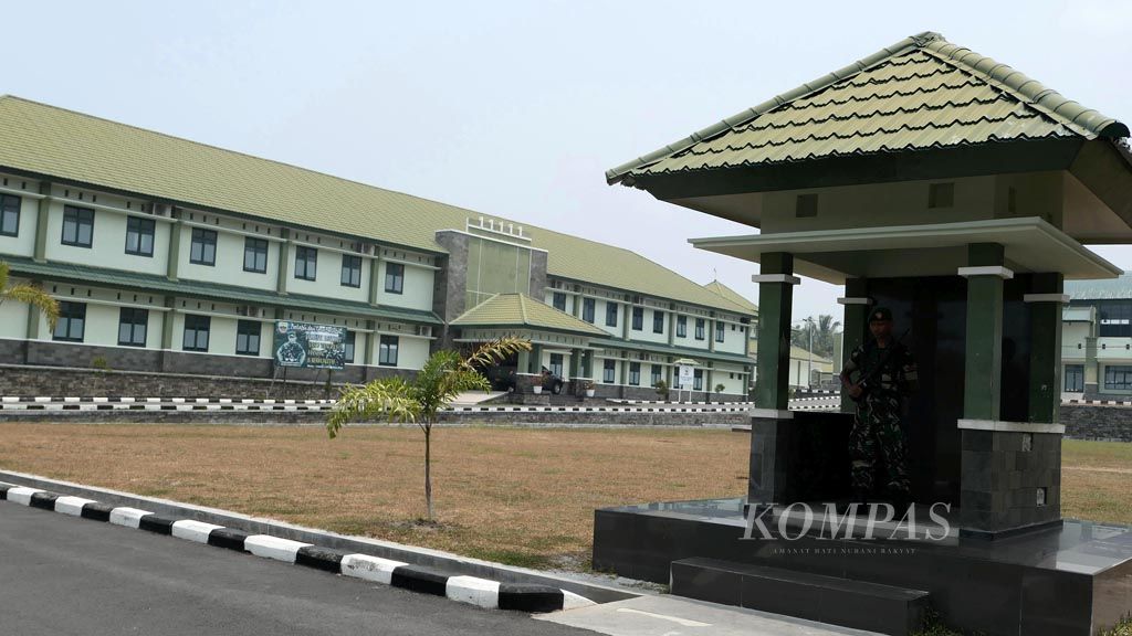 https://assetd.kompas.id/nNrWJmPGqUwbAnoWUdMj8Wq_dP0=/1024x576/filters:watermark(https://cdn-content.kompas.id/umum/kompas_main_logo.png,-16p,-13p,0)/https%3A%2F%2Fkompas.id%2Fwp-content%2Fuploads%2F2019%2F10%2F20191003_ENGLISH-SOFT-NEWS-TNI-DI-TAPAL-BATAS_B_web_1570114223.jpg