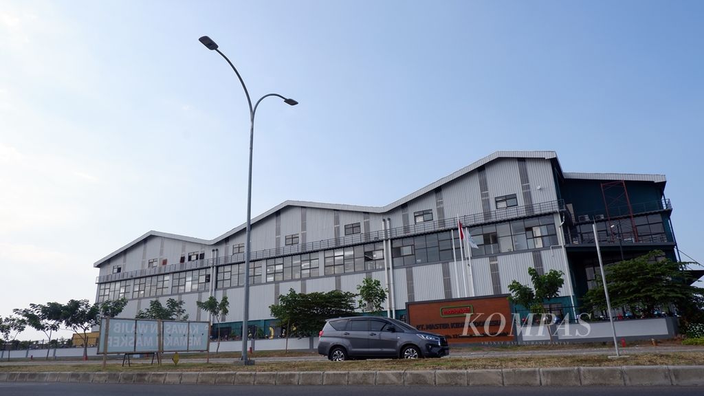 https://assetd.kompas.id/nWJZOYGlUuXuyEMrfoa4ymBkgn4=/1024x576/filters:watermark(https://cdn-content.kompas.id/umum/kompas_main_logo.png,-16p,-13p,0)/https%3A%2F%2Fkompas.id%2Fwp-content%2Fuploads%2F2021%2F09%2FPerusahaan-Mainan-Anak-KEK-Kendal_1630673069.jpg
