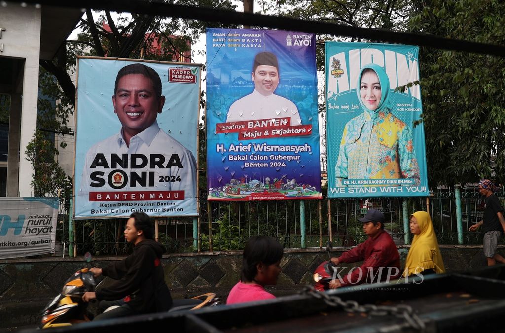 Posters featuring a potential candidate for governor of Banten have been spreading across various areas, including in the Ciputat area of South Tangerang, Banten, on Wednesday (12/6/2024).