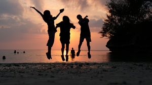 Teenagers with Mental Health Issues Use Social Media Differently