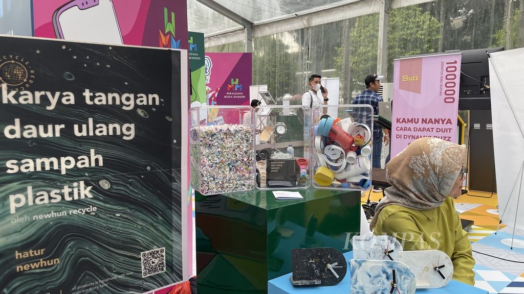 Bisnis berjenama Newhun Recycle menjadi salah satu peserta yang memamerkan usaha berprinsip lingkungan, sosial, dan tata kelola yang baik atau ESG dalam Wirausaha Muda Mandiri 2022 yang digelar di Plaza Barat Gelora Bung Karno, Jakarta, Sabtu (10/12/2022).