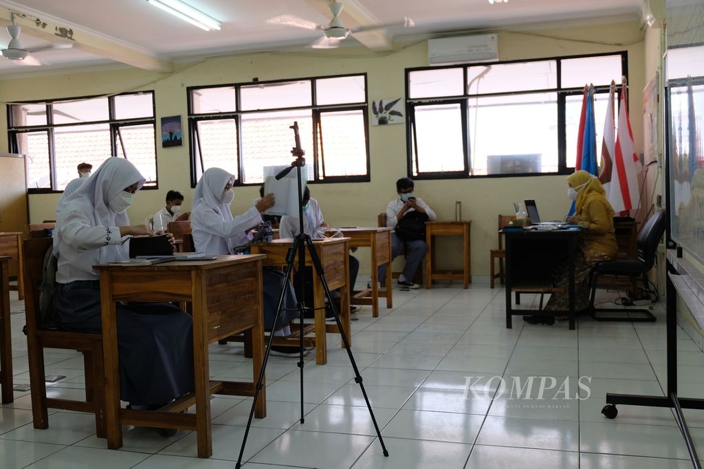 https://assetd.kompas.id/nwbQQ9uQsP_Z7-oBBdQMbZsyyJk=/1024x683/filters:watermark(https://cdn-content.kompas.id/umum/kompas_main_logo.png,-16p,-13p,0)/https%3A%2F%2Fkompas.id%2Fwp-content%2Fuploads%2F2021%2F09%2Fd1f47e06-3847-4c08-baf9-74e77b725423_jpg.jpg