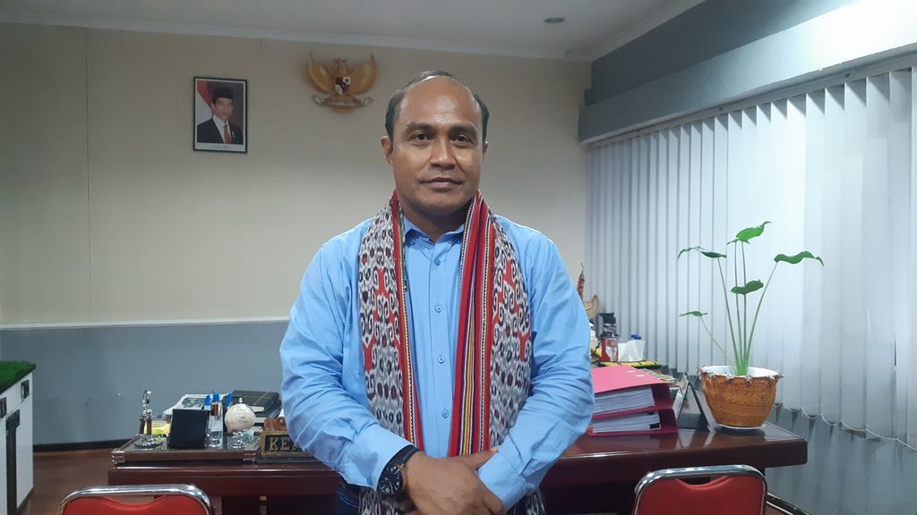 Kepala Dinas Pendidikan dan Kebudayaan NTT Linus Lusi